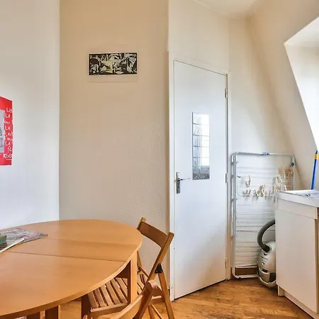 Apartment Cosy And Very Quiet Studio In The 8th District Paris