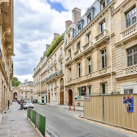Cosy And Very Quiet Studio In The 8th District Apartment Paris