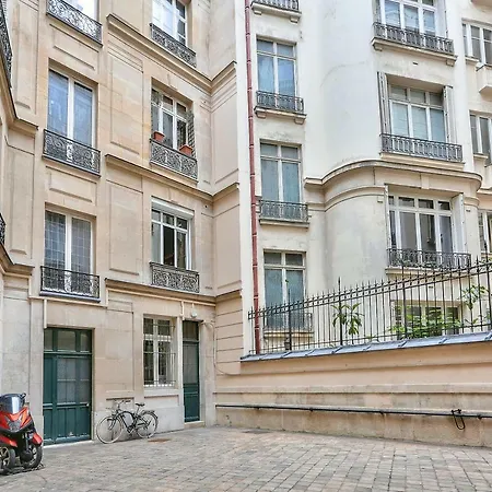 Cosy And Very Quiet Studio In The 8th District * Paris